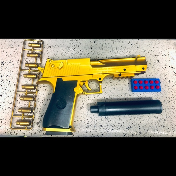 Toy 🎯🔫Gold Desert Eagle 50cal style Shell Ejection (Soft Bullet) Toy Gun - Picture 3 of 15
